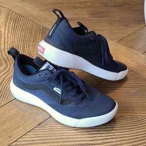 Boys / Men Van's blue & black ultra range sneakers Size 6